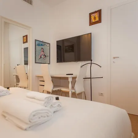 Porta Romana Comfy Studio *